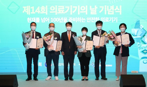 국무총리 표창 단체 사진1.JPG