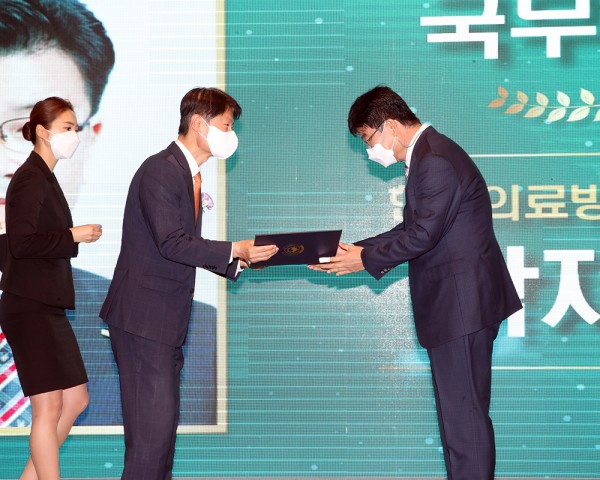 국무총리 표창 한국의료방사선안전관리협회 박재성 회장2.JPG